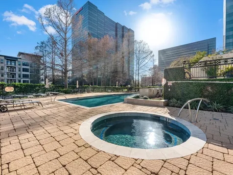 5005 Hidalgo Street 613 Houston TX 77056