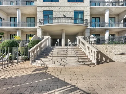 5005 Hidalgo Street 613 Houston TX 77056