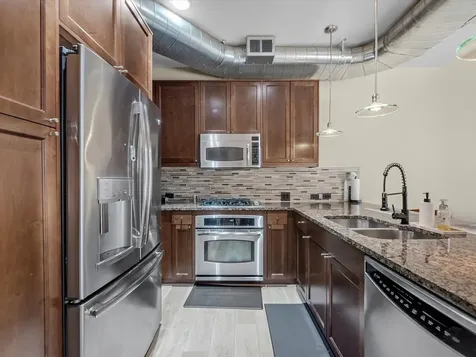 5005 Hidalgo Street 613 Houston TX 77056