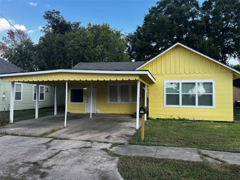 1018 N 2nd Street Baytown TX 77520