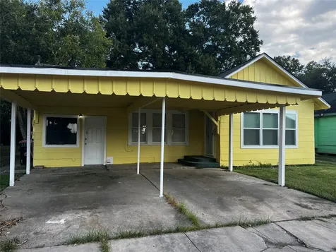 1018 N 2nd Street Baytown TX 77520