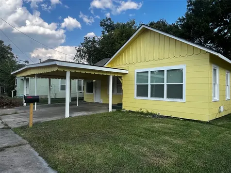 1018 N 2nd Street Baytown TX 77520