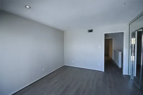 5056 Glenmont Drive Houston TX 77081