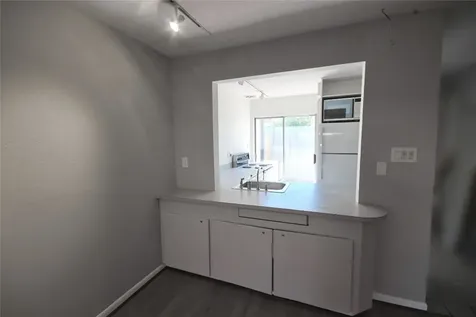 5056 Glenmont Drive Houston TX 77081