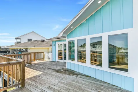 1326 Hawaii Drive Tiki Island TX 77554