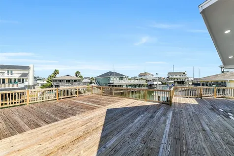 1326 Hawaii Drive Tiki Island TX 77554