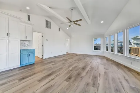 1326 Hawaii Drive Tiki Island TX 77554