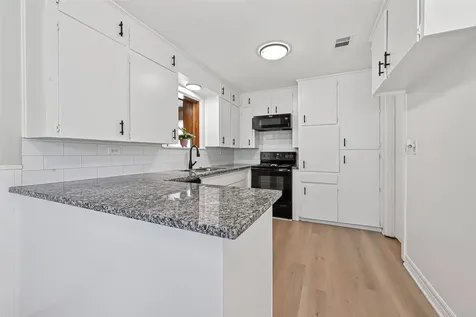 729 Loggins Drive West Columbia TX 77486