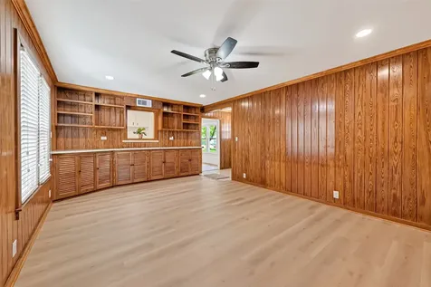 729 Loggins Drive West Columbia TX 77486