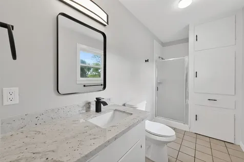 729 Loggins Drive West Columbia TX 77486