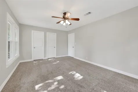729 Loggins Drive West Columbia TX 77486