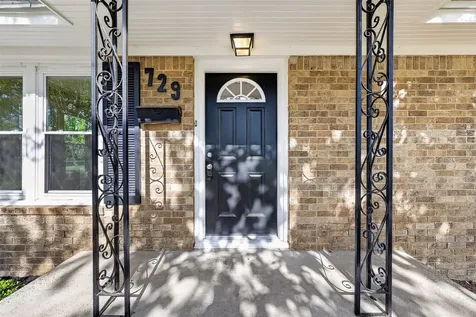 729 Loggins Drive West Columbia TX 77486