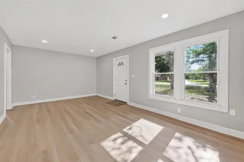 729 Loggins Drive West Columbia TX 77486