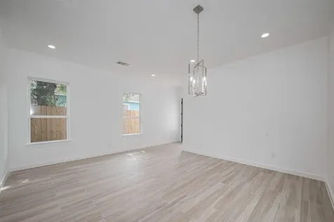 7307 W Knoll Street Houston TX 77028