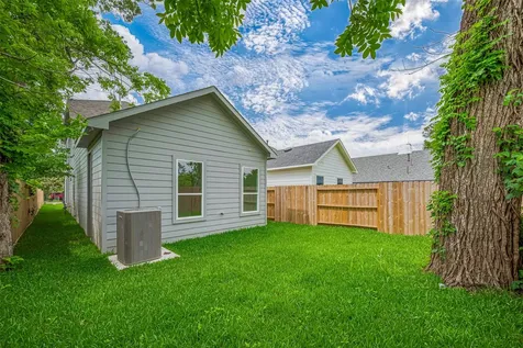 7307 W Knoll Street Houston TX 77028