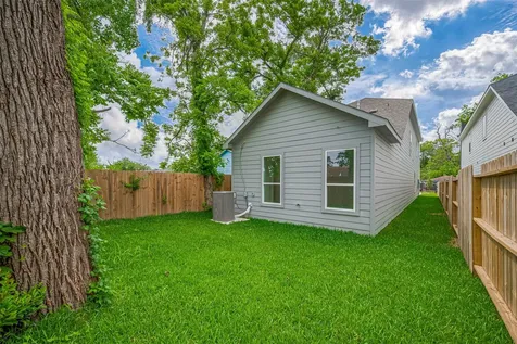 7307 W Knoll Street Houston TX 77028