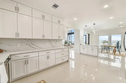 9208 W Bay Road Galveston TX 77554
