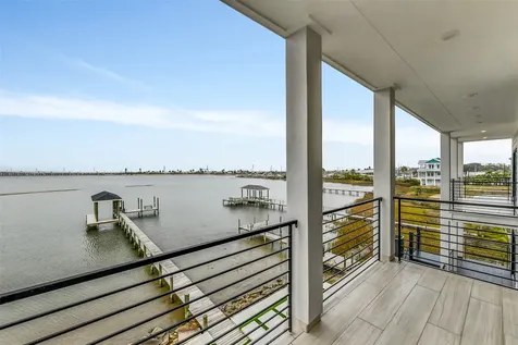 9208 W Bay Road Galveston TX 77554