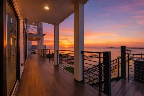 9208 W Bay Road Galveston TX 77554