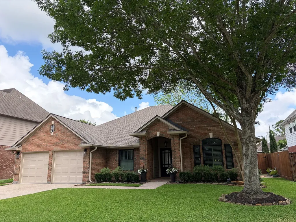 814 Maplewood Falls Court Houston TX 77062