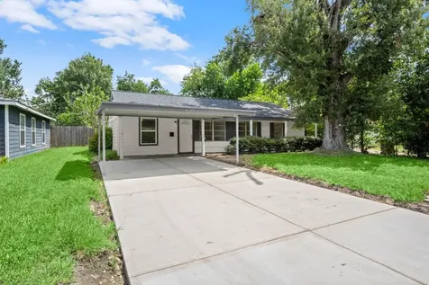 5219 Myrtlewood Street Houston TX 77033