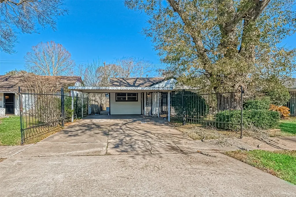 4905 Brinkley Street Houston TX 77033
