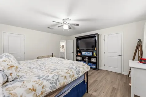 211 S Iowa Avenue League City TX 77573