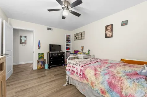211 S Iowa Avenue League City TX 77573