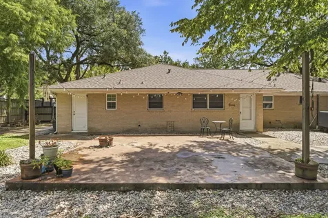 211 S Iowa Avenue League City TX 77573