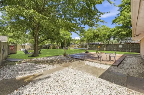 211 S Iowa Avenue League City TX 77573