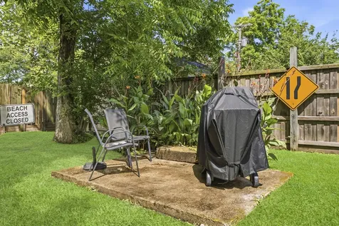 211 S Iowa Avenue League City TX 77573