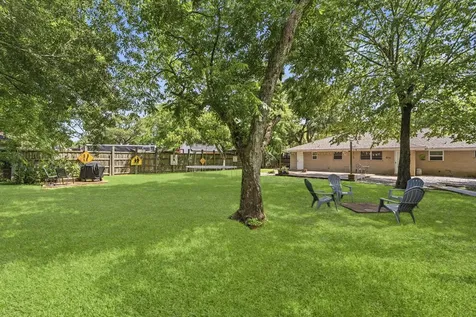 211 S Iowa Avenue League City TX 77573