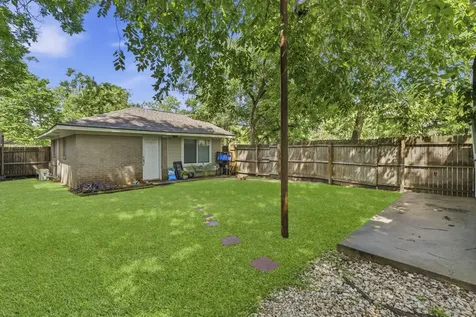 211 S Iowa Avenue League City TX 77573