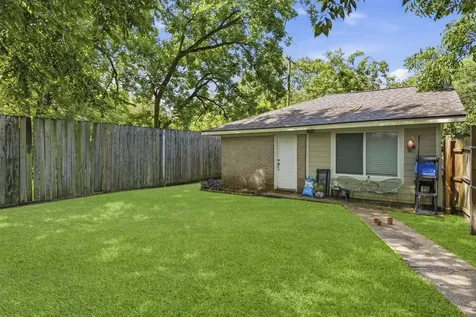 211 S Iowa Avenue League City TX 77573