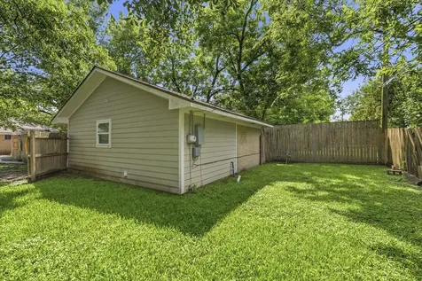 211 S Iowa Avenue League City TX 77573