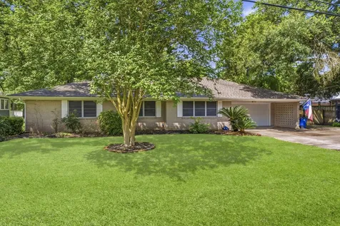 211 S Iowa Avenue League City TX 77573