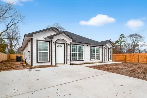 7725 Hoffman Street B Houston TX 77016