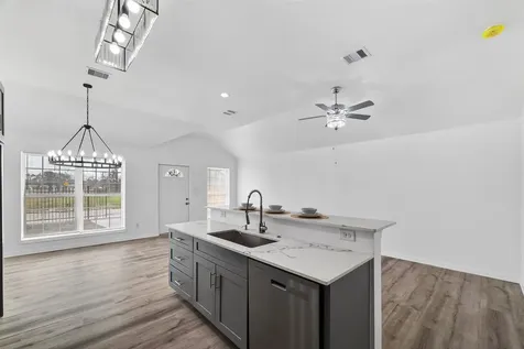 7725 Hoffman Street B Houston TX 77016