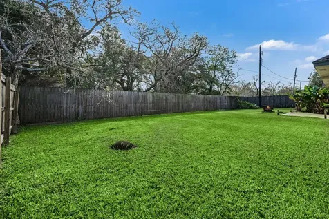 206 Forest Oaks Lane Lake Jackson TX 77566