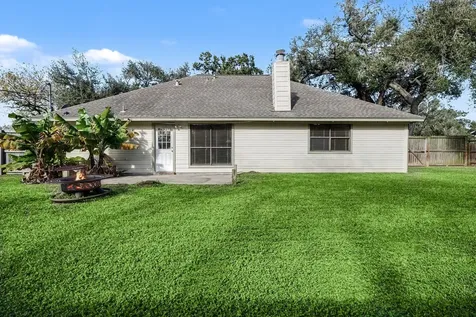 206 Forest Oaks Lane Lake Jackson TX 77566