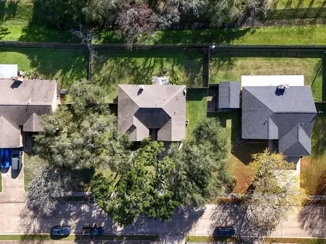 206 Forest Oaks Lane Lake Jackson TX 77566