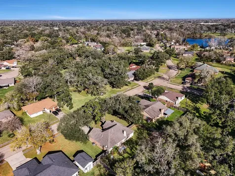 206 Forest Oaks Lane Lake Jackson TX 77566