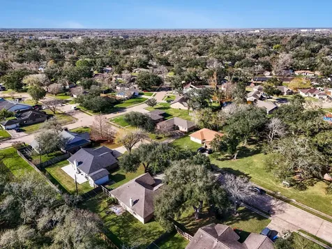 206 Forest Oaks Lane Lake Jackson TX 77566