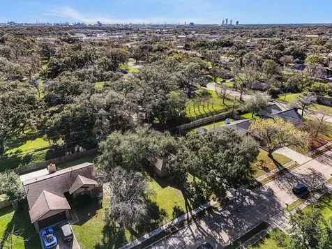 206 Forest Oaks Lane Lake Jackson TX 77566