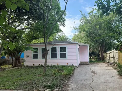 303 Magnusson Avenue Palacios TX 77465