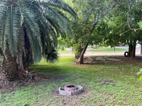 303 Magnusson Avenue Palacios TX 77465