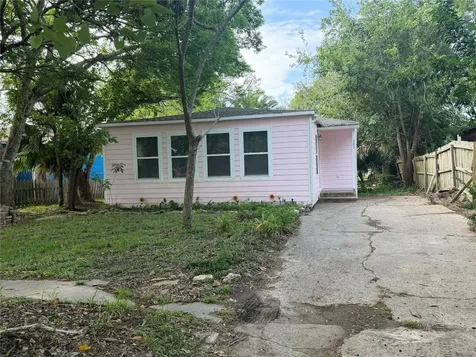 303 Magnusson Avenue Palacios TX 77465
