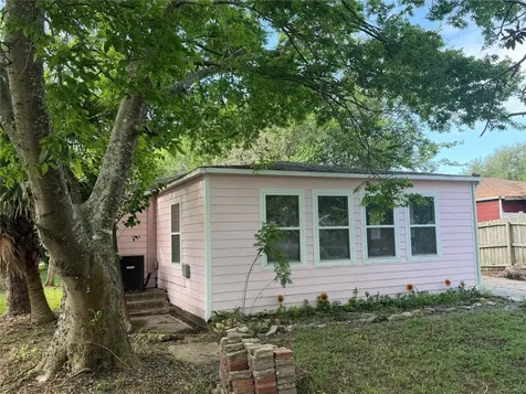 303 Magnusson Avenue Palacios TX 77465