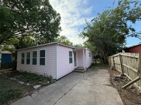 303 Magnusson Avenue Palacios TX 77465