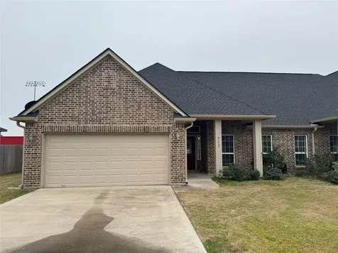 717 High Oaks Bellville TX 77418